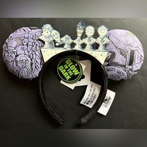 Disney Parks Haunted Mansion Grinning Ghost Signing Bust Ears Glow in the dark